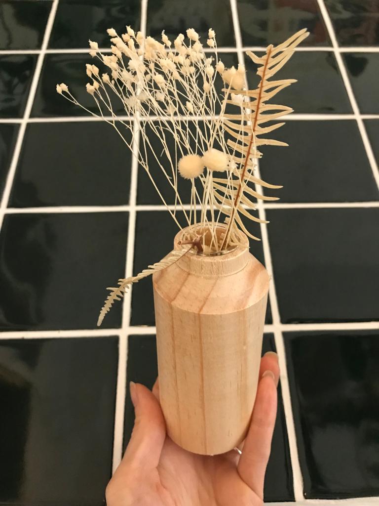 Petit vase en bois